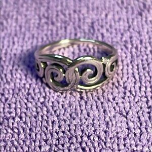 Elegant Silver Swirl Ring